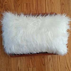 💰 🎁2/$30🎁 White/Iovry furry throw pillow
